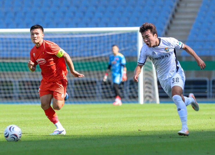 Xuân Son ghi bàn, ĐT Việt Nam ngược dòng hạ đội K-League 1 trước AFF Cup - 8