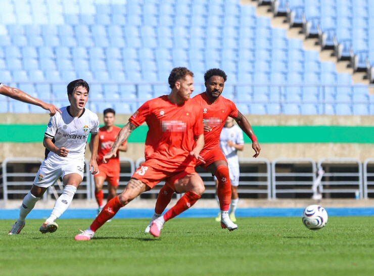 Xuân Son ghi bàn, ĐT Việt Nam ngược dòng hạ đội K-League 1 trước AFF Cup - 4