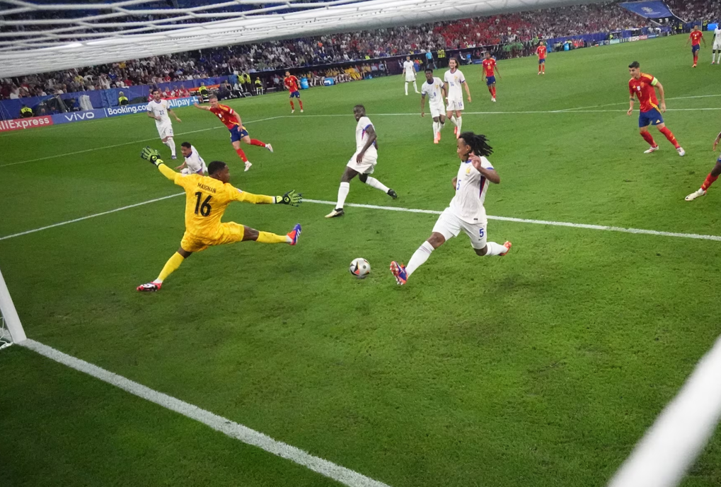 Bàn thắng của Dani Olmo trong trận bán kết Euro 2024 giữa Pháp và Tây Ban Nha trên sân Munich Football Arena, Munich, Đức ngày 9/7/2024. Ảnh: Reuters