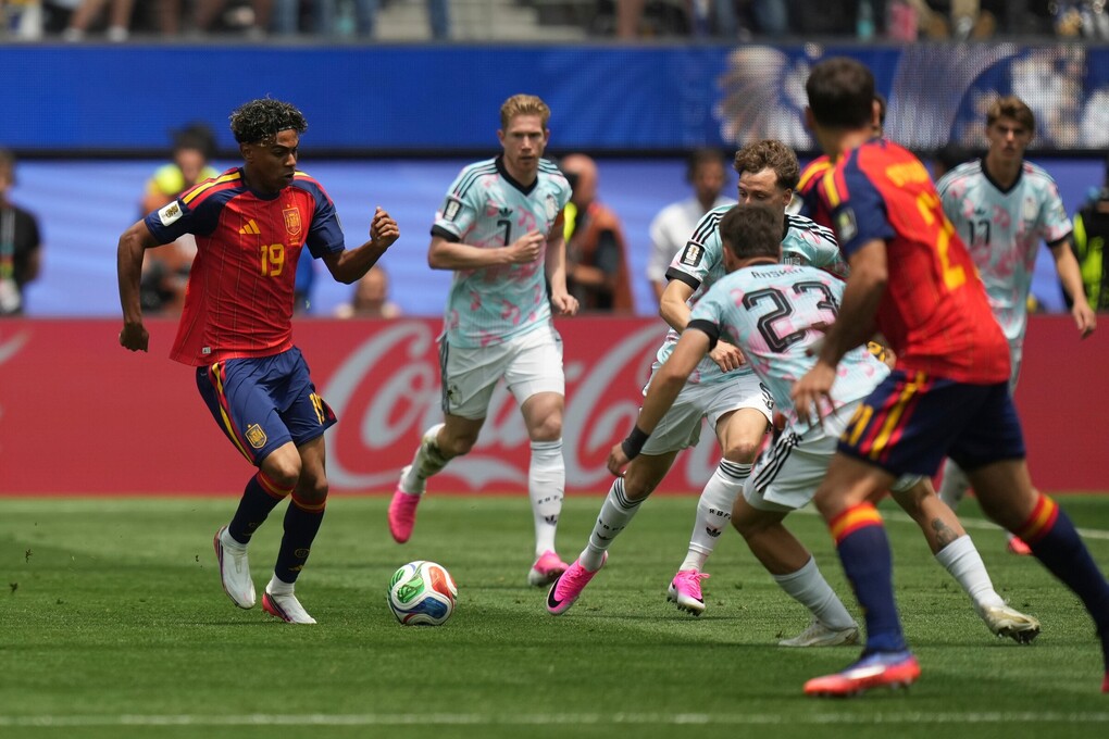 Tiền đạo Tây Ban Nha Lamine Yamal (19) thi đấu trong trận Tây Ban Nha gặp Bỉ ở tứ kết World Cup 2026, trên sân Los Angeles, Mỹ ngày 10/7/2026. Ảnh: AP