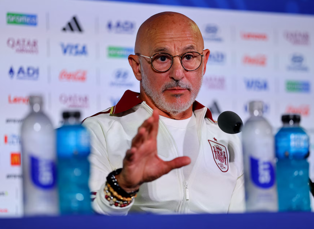 HLV Luis de la Fuente trong buổi họp báo trước trận Tây Ban Nha – Bỉ ở tứ kết World Cup 2026 trên sân SoFi, Inglewood, California, Mỹ ngày 10/7/2026. Ảnh: Reuters