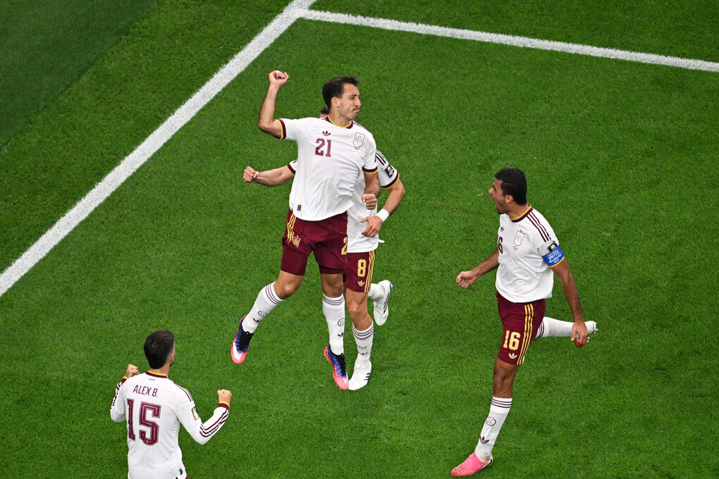 Mikel Oyarzabal (21) của Tây Ban Nha mừng bàn mở tỷ số từ chấm phạt đền trong trận bán kết World Cup gặp Pháp tại Arlington, bang Texas, gần Dallas, ngày 14/7/2026. Ảnh: AP