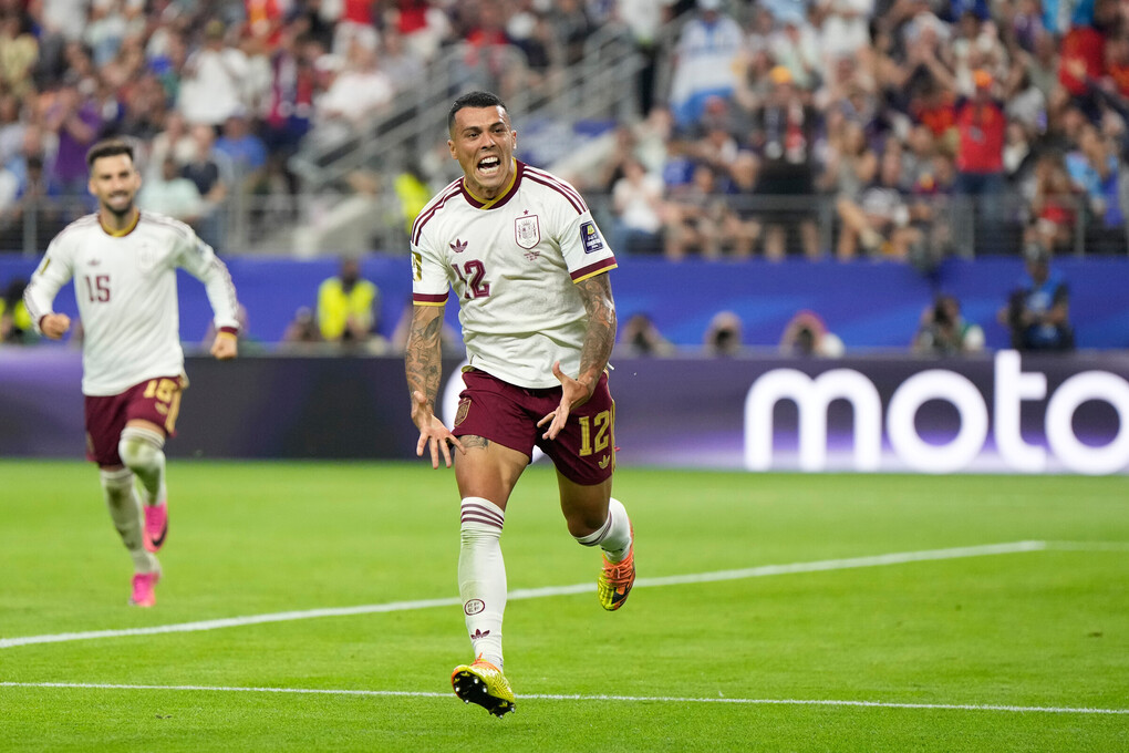 Pedro Porro mừng bàn nâng tỷ số lên 2-0 trong trận bán kết World Cup giữa Tây Ban Nha và Pháp trên sân Dallas, thành phố Arlington, bang Texas, Mỹ, ngày 14/7/2026. Ảnh: AP