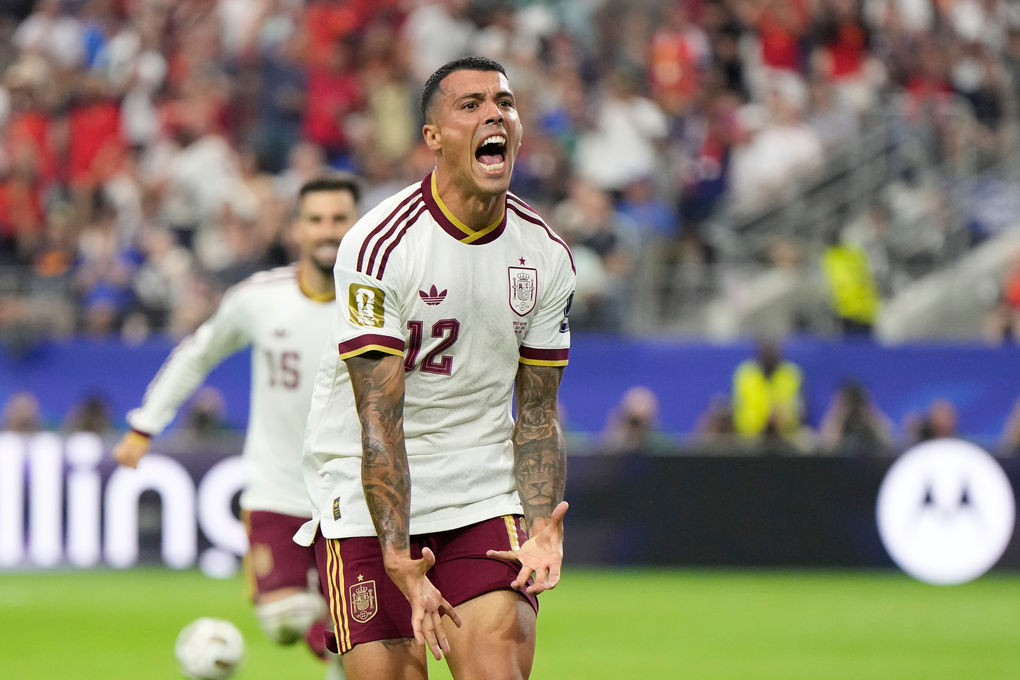 Hậu vệ Pedro Porro mừng bàn ấn định chiến thắng 2-0 cho Tây Ban Nha. Ảnh: AP