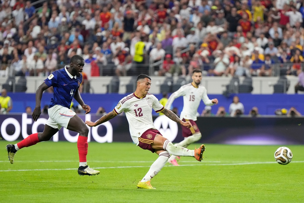 Hậu vệ Pedro Porro ghi bàn ấn định chiến thắng 2-0 cho Tây Ban Nha trong trận bán kết World Cup 2026 gặp Pháp. Ảnh: AP