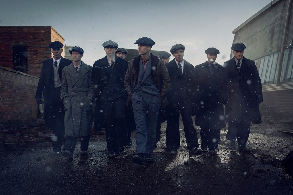 Băng giang hồ trong phim Peaky Blinders: Gã bất tử nói về giới xã hội đen ở Birmingham chiếu trên Netflix. Ảnh: Netflix