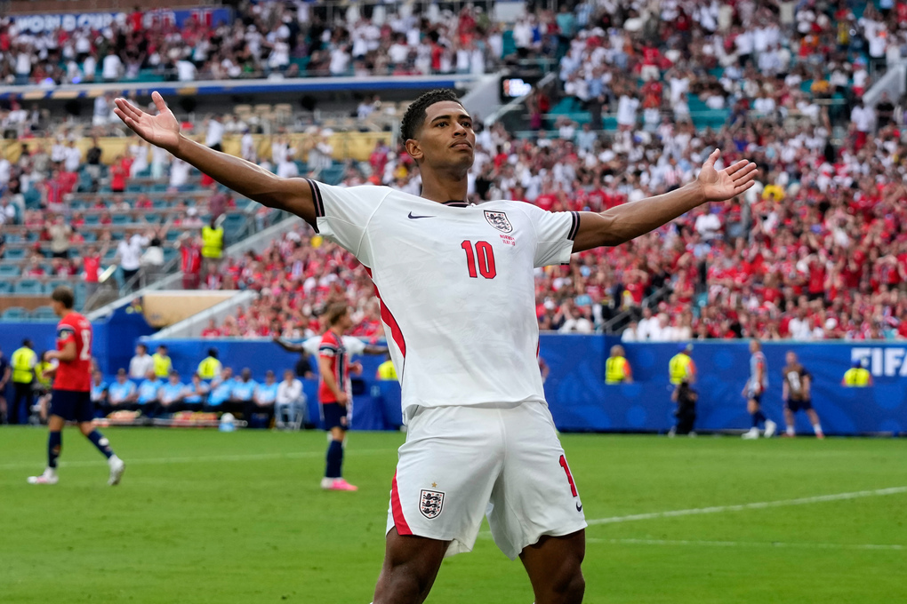 Tiền vệ Jude Bellingham mừng bàn nâng tỷ số lên 2-1 cho Anh trong trận tứ kết World Cup gặp Na Uy trên sân Hard Rock ở Miami Gardens, bang Florida, Mỹ ngày 11/7/2026. Ảnh: AP