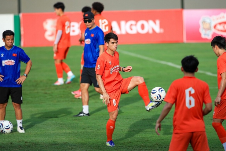 Khuất Văn Khang dính chấn thương, lỡ ASEAN Cup 2026.