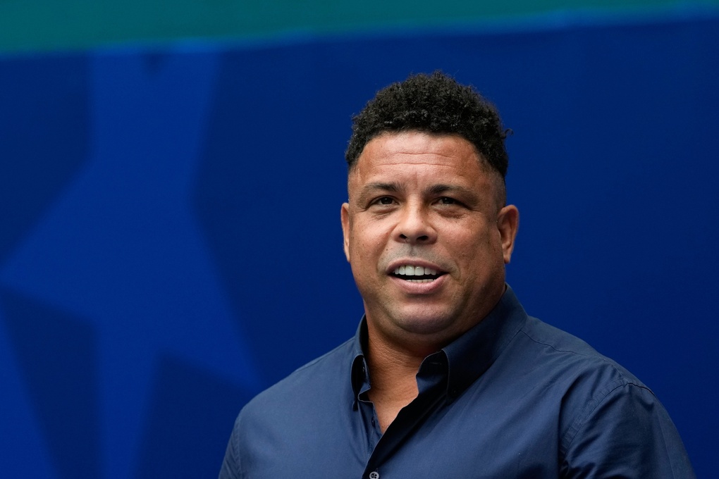 Ronaldo Nazario de Lima trước trận tứ kết World Cup 2026 giữa Na Uy và Anh trên sân Hard Rock ở Miami Gardens, bang Florida, Mỹ, ngày 11/7. Ảnh: AP