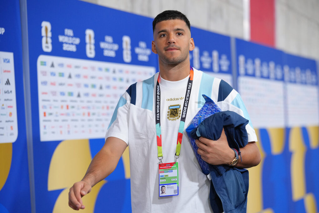 Thủ môn Geronimo Rulli đến sân trước trận Argentina gặp Thụy Sĩ ở tứ kết World Cup trên sân Arrowhead, Kansas City, bang Missouri, Mỹ ngày 11/7/2026. Ảnh: AP
