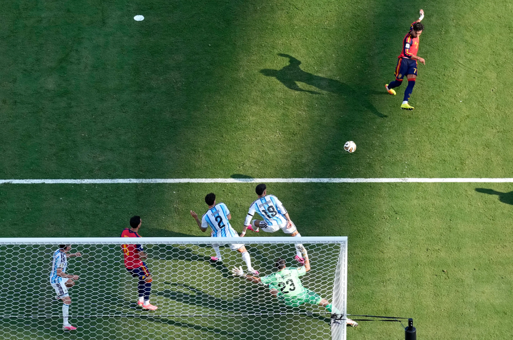 Ferran Torres ghi bàn trong trận Tây Ban Nha thắng Argentona ở chung kết World Cup 2026 trên sân MetLife ở East Rutherford, bang New Jersey, gần New York, Mỹ ngày 19/7/2026. Ảnh: AP