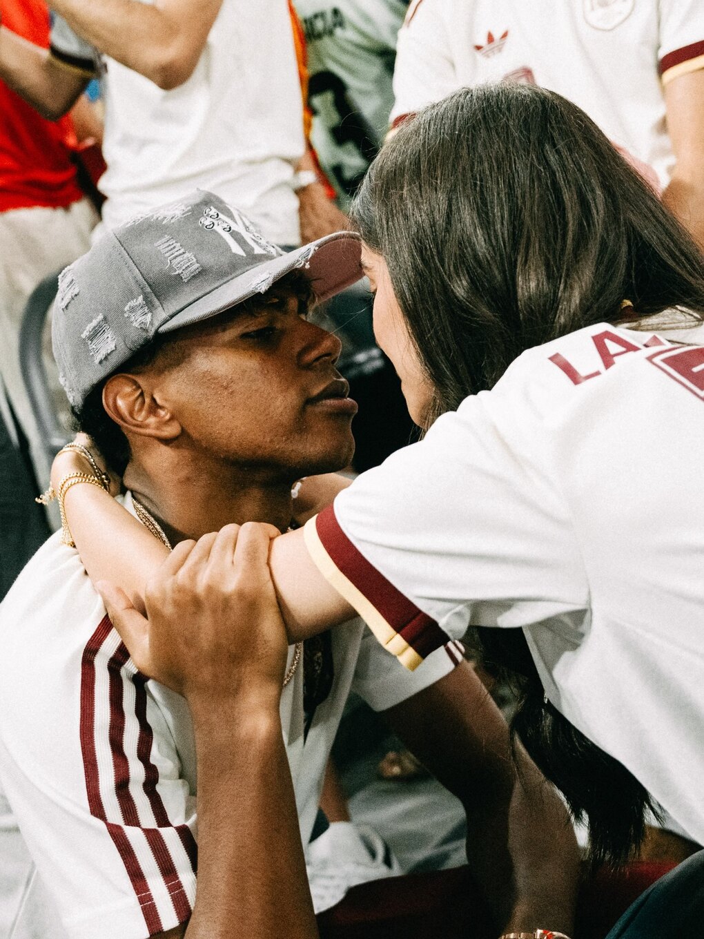 Ines Garcia đăng ảnh cùng Lamine Yamal sau khi Tây Ban Nha giành vé vào chung kết World Cup 2026. Ảnh: Instagram / ineesgaarcia
