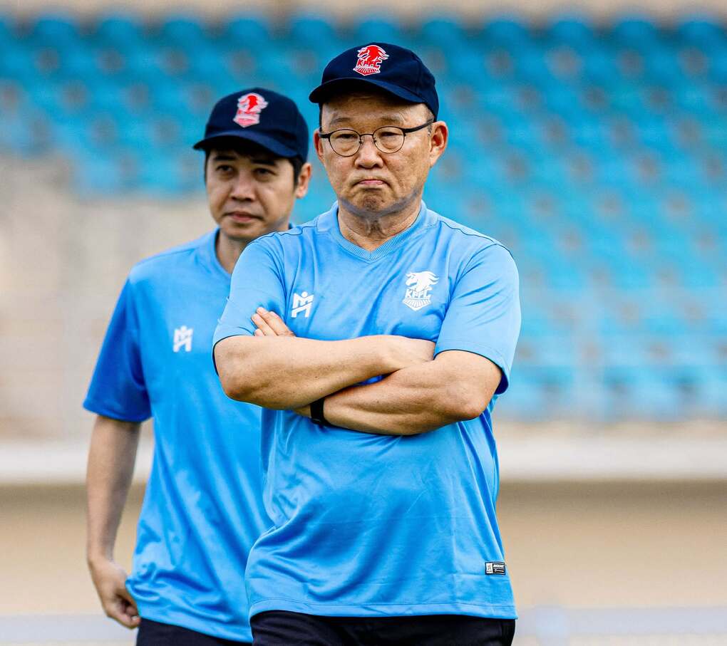 HLV Park Hang-seo trong buổi tập của Kanchanaburi FC ở Thái Lan vào ngày 10/7/2026. Ảnh: Facebook / Kanchanaburi Power FC