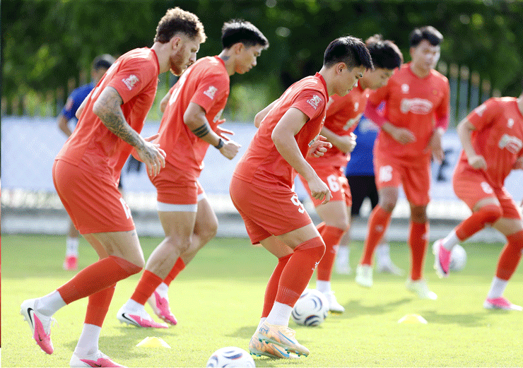 ĐT Việt Nam "làm nóng" tại Thái Lan, hừng hực khí thế trước trận ra quân AFF Cup - 7