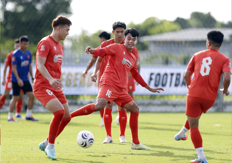ĐT Việt Nam "làm nóng" tại Thái Lan, hừng hực khí thế trước trận ra quân AFF Cup - 13