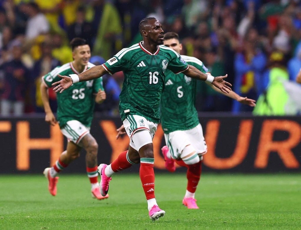 Tiền đạo Julian Quinones mừng bàn mở tỷ số cho Mexico trong chiến thắng trước Ecuador ở vòng 1/16 World Cup 2026 trên sân Azteca, Mexico City (Mexico) ngày 30/6/2026. Ảnh: Reuters