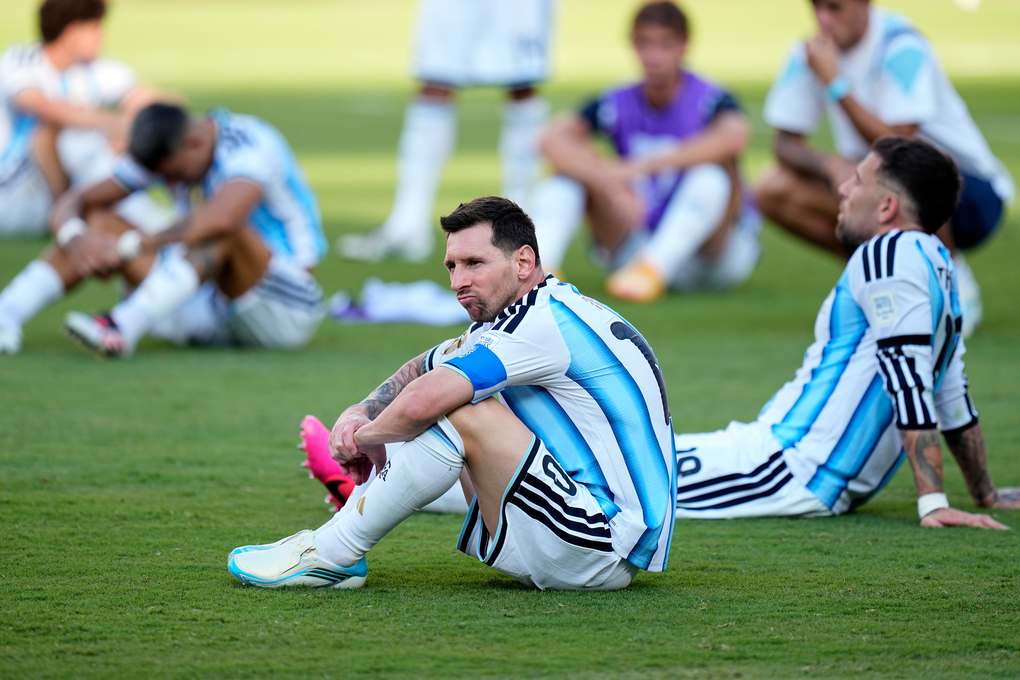 Lionel Messi thất vọng sau trận Argentina thua Tây Ban Nha 0-1 ở chung kết World Cup 2026 trên sân MetLife, New Jersey, Mỹ ngày 19/7/2026. Ảnh: AP
