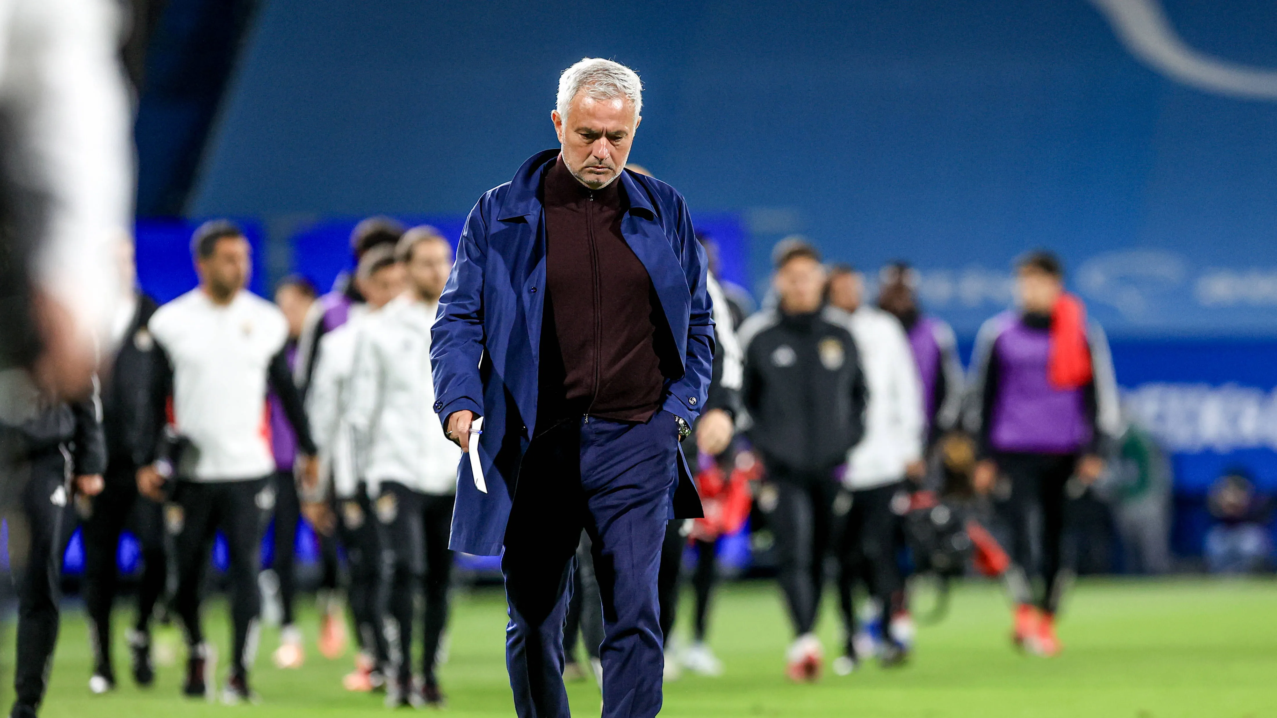 HLV Mourinho muốn có thêm tiền vệ, nhưng Chủ tịch Perez không đồng ý
