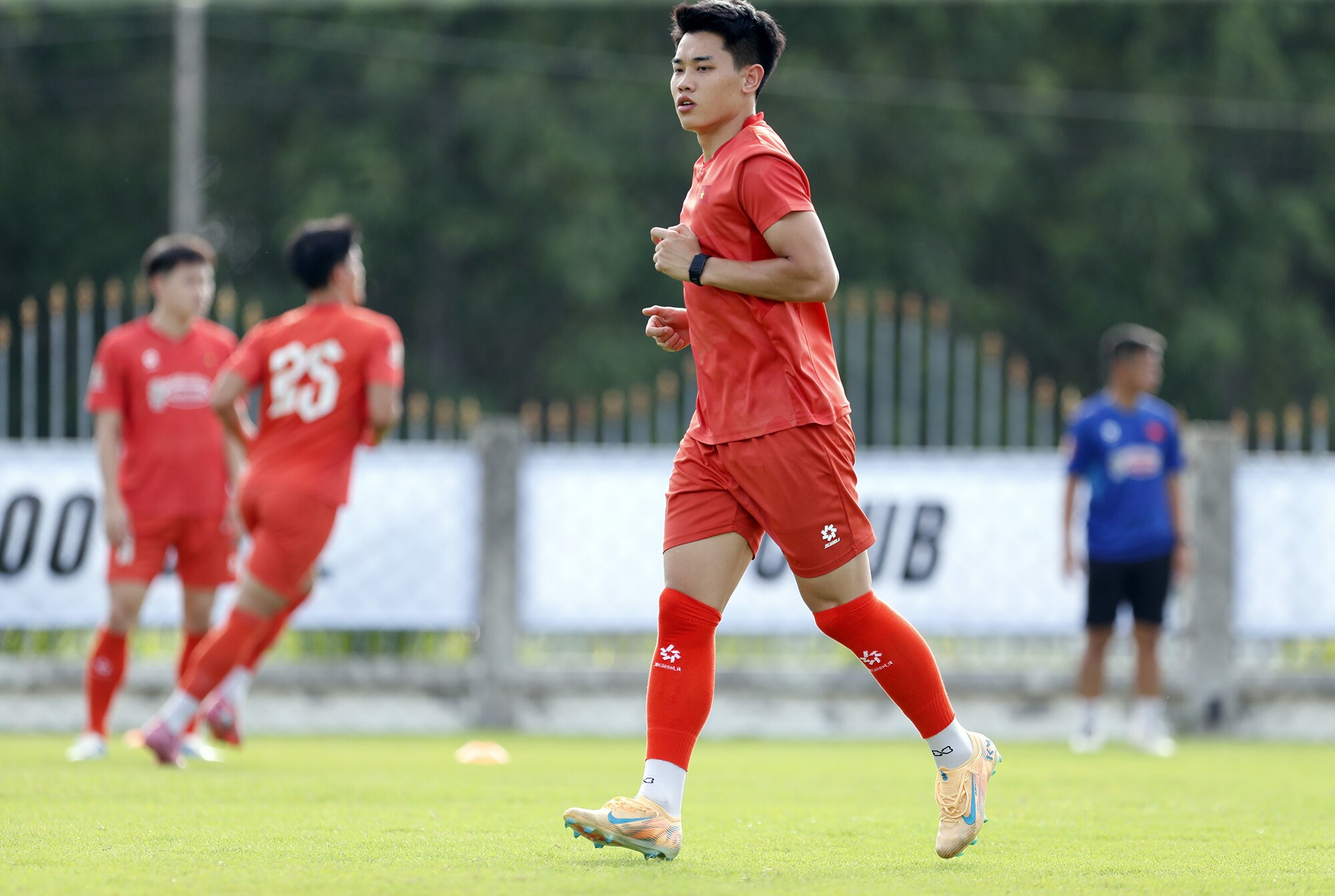 Đình Bắc thể hiện sự&nbsp;tự tin sau khi toả sáng trong màu áo ĐT Việt Nam ở trận giao hữu trước Myanmar mới đây.