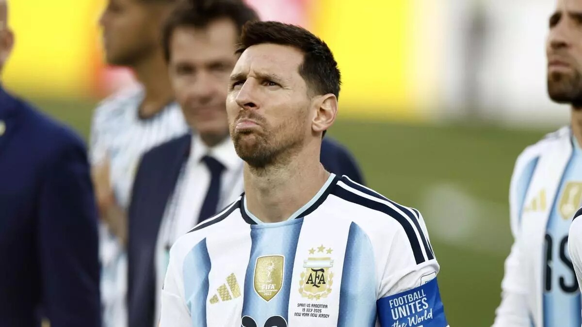 Messi cùng các đồng đội bị công kích trên mạng xã hội