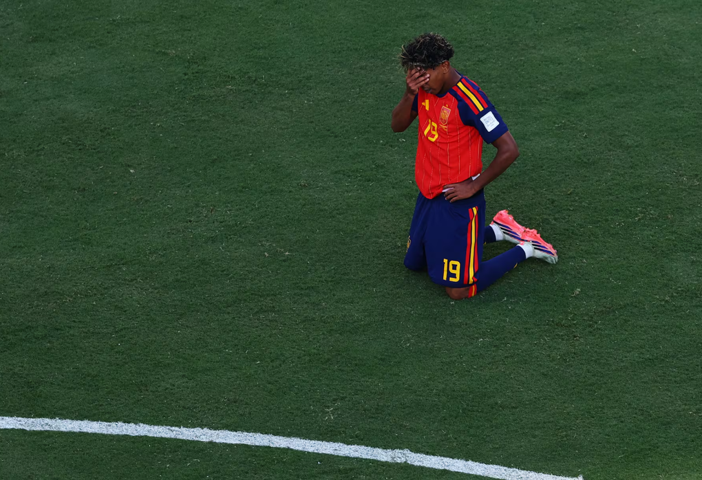 Lamine Yamal sau tiếng còi mãn cuộc trận chung kết World Cup 2026 giữa Tây Ban Nha và Argentina trên sân MetLife, New Jersey, Mỹ ngày 19/7/2026. Ảnh: Reuters