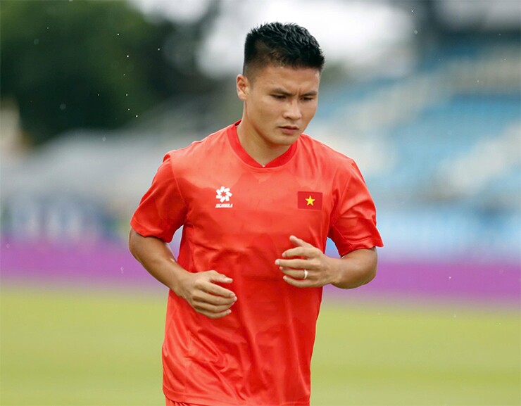 ĐT Việt Nam thiệt quân trước trận mở màn AFF Cup, HLV Kim Sang Sik vẫn cười tươi - 10
